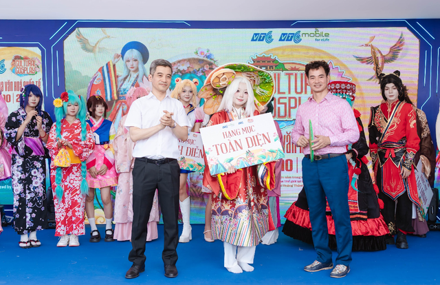 Bún bò Huế đoạt giải thưởng cosplay ở Lễ hội Văn hóa thế giới

- Ảnh 3.