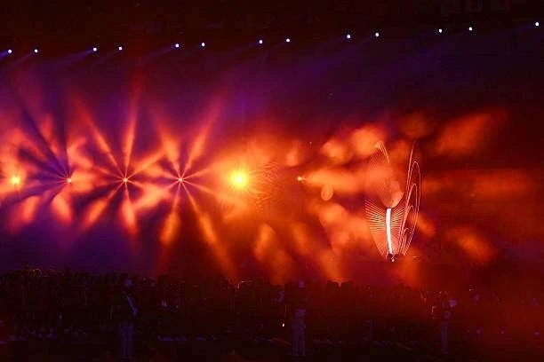 Welcome ceremony for visitors to Qatar 2030. Nghi thức chào đón khán giả tới Qatar 2030.