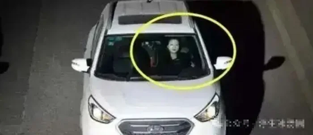 Đang lái xe lúc nửa đêm, tài xế bất ngờ thấy cảnh tượng "nổi da gà" - Ảnh 1.
