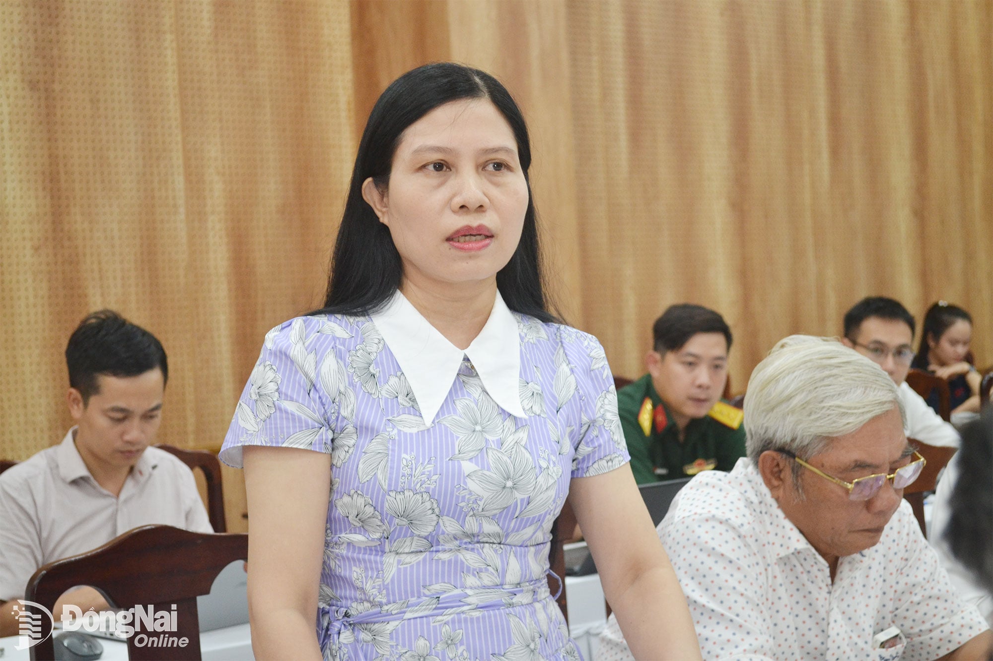 Ms. Hoang Thi Bich Phu, Deputy Director of Dong Nai Newspaper, Radio and Television, speaks at the conference. Photo: Phuong Hang
