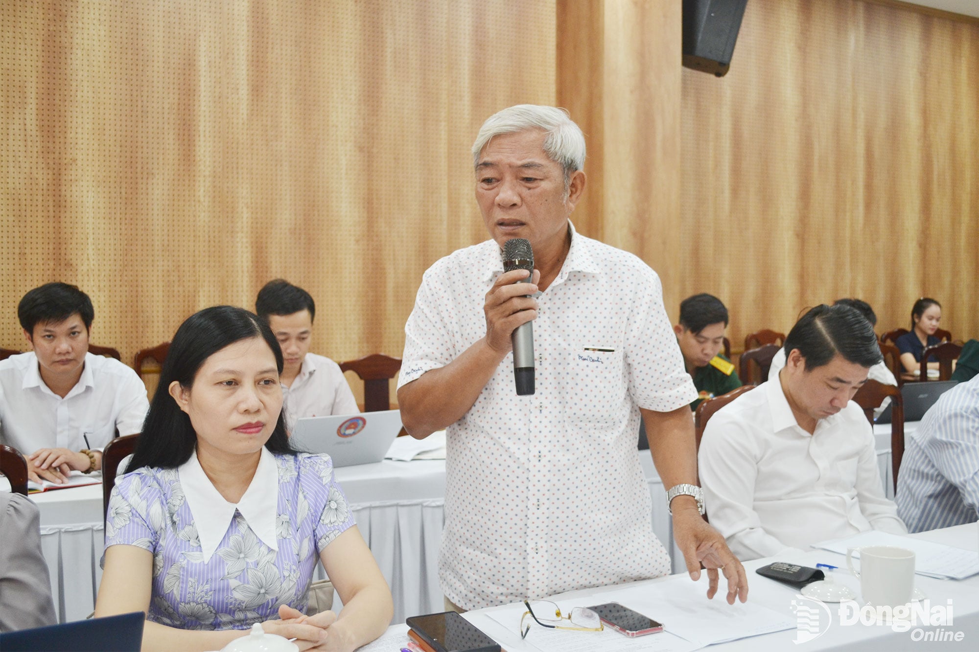 Mr. Doan Nhu Vien, Standing Vice Chairman of the Dong Nai City Journalists Association, speaks at the conference. Photo: Phuong Hang