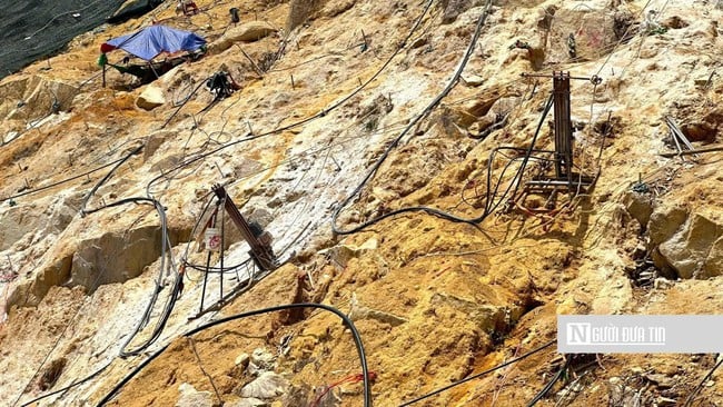 The situation is chaotic with landslide cleanup efforts on the Khanh Le pass connecting Nha Trang and Da Lat - Photo 9.