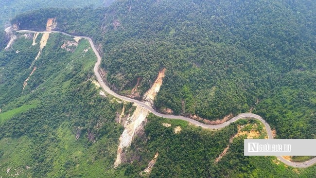The situation is chaotic with landslide cleanup efforts on the Khanh Le pass connecting Nha Trang and Da Lat - Photo 11.