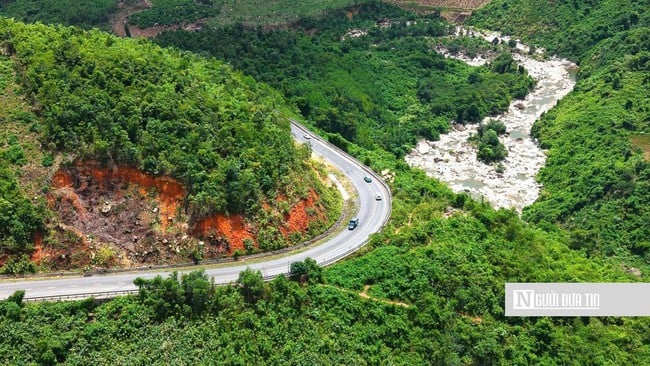 The aftermath of the landslide on Khanh Le Pass connecting Nha Trang and Da Lat is chaotic - Photo 13.