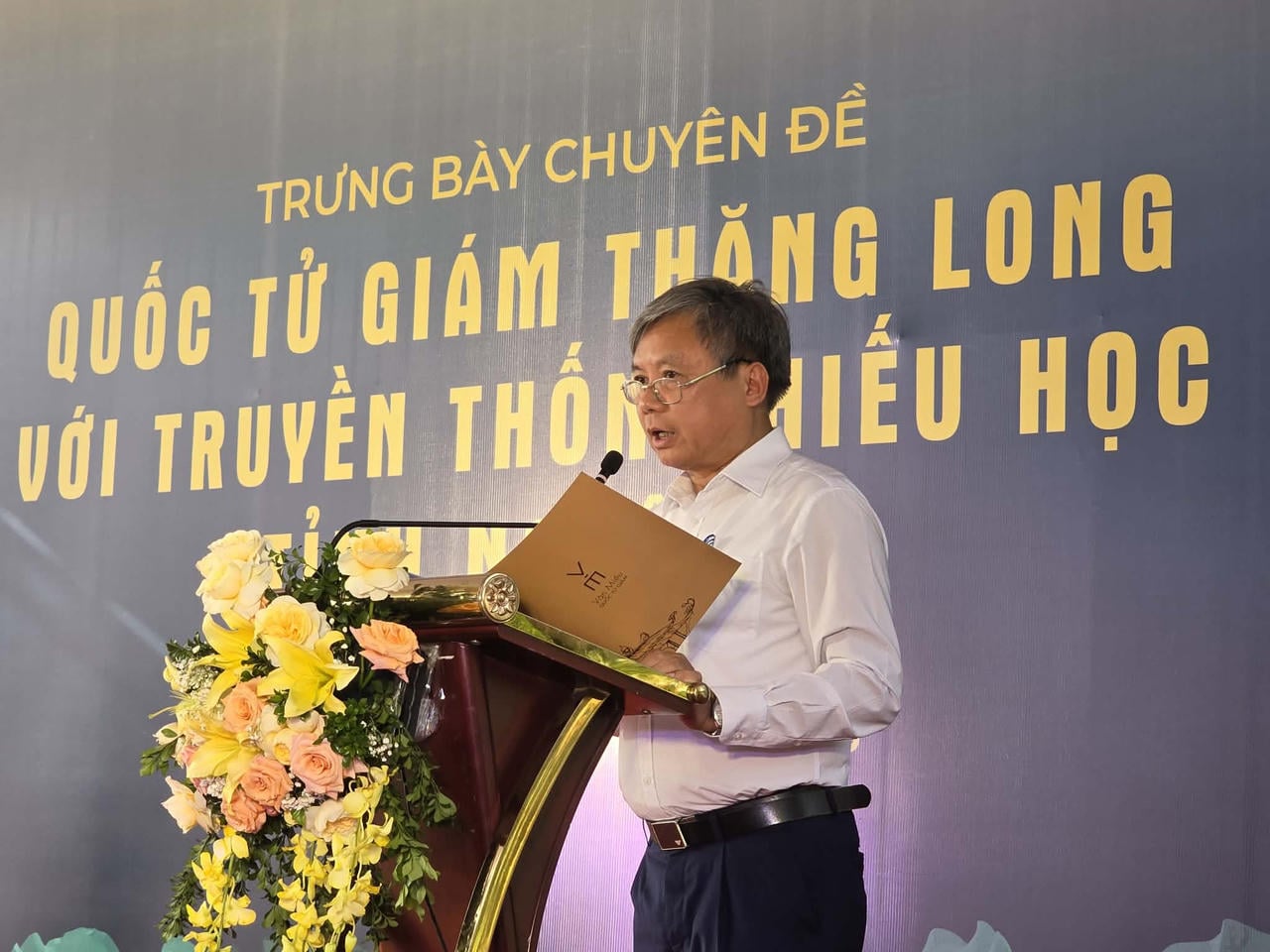 Ông Nguyễn Văn Tú - Phó Giám đốc Trung tâm Hoạt động Văn hóa Khoa học Văn Miếu Quốc Tử Giám phát biểu tại chương trình. Ảnh: Tuyết Lan
