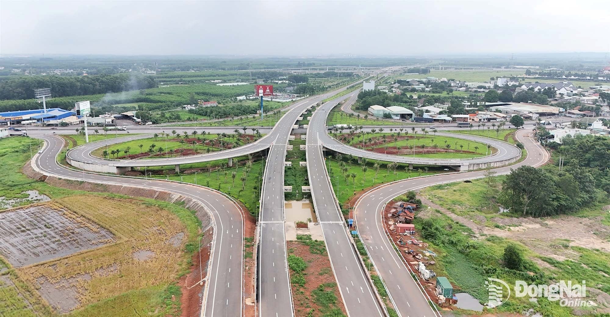 The transportation routes connecting to Long Thanh Airport are being invested in and constructed by Dong Nai City in coordination with relevant units and localities to serve operations when the airport becomes operational. Photo: Pham Tung