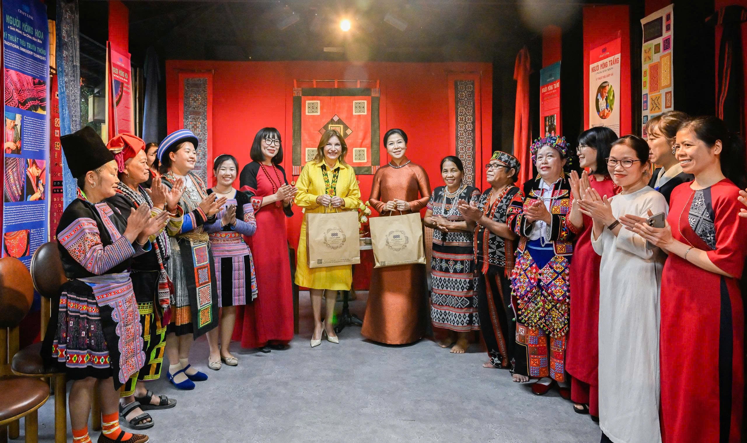 Phu nhân Tổng thống Panama ấn tượng với văn hóa các dân tộc Việt Nam - Ảnh 4.