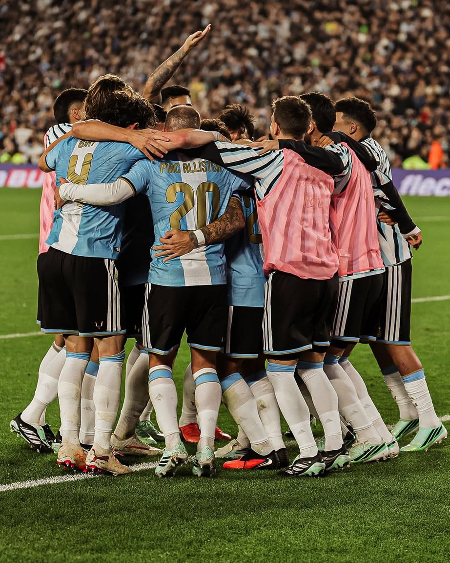 Lionel Messi strălucește în meciul său de adio pentru naționala Argentinei - Foto 1.