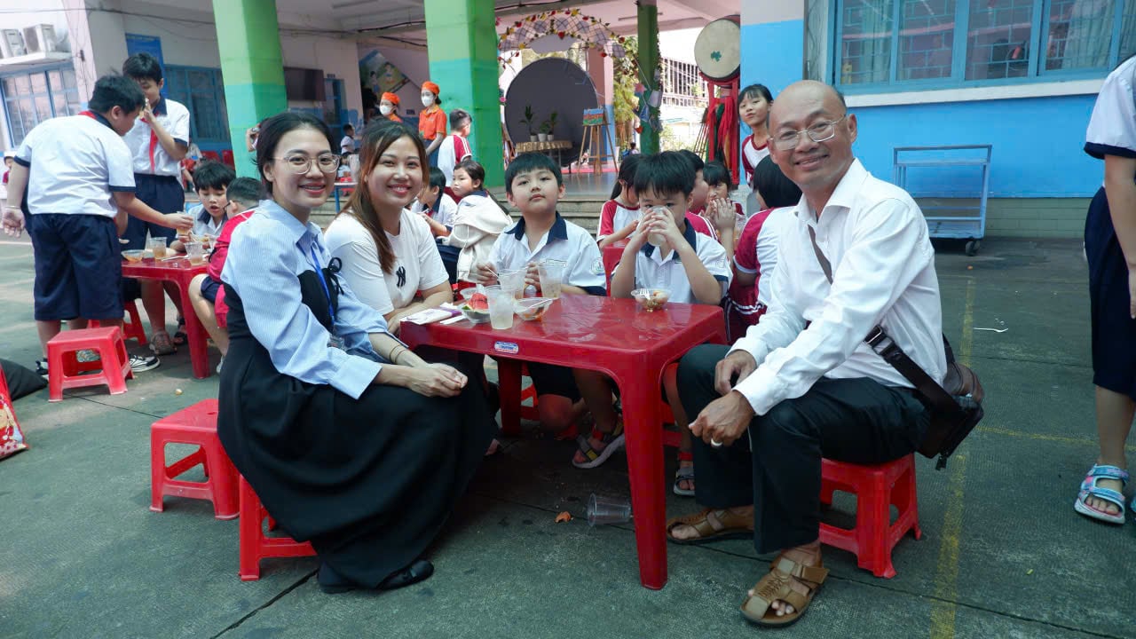 Những bữa ăn bán trú hạnh phúc ở trường - Ảnh 6.