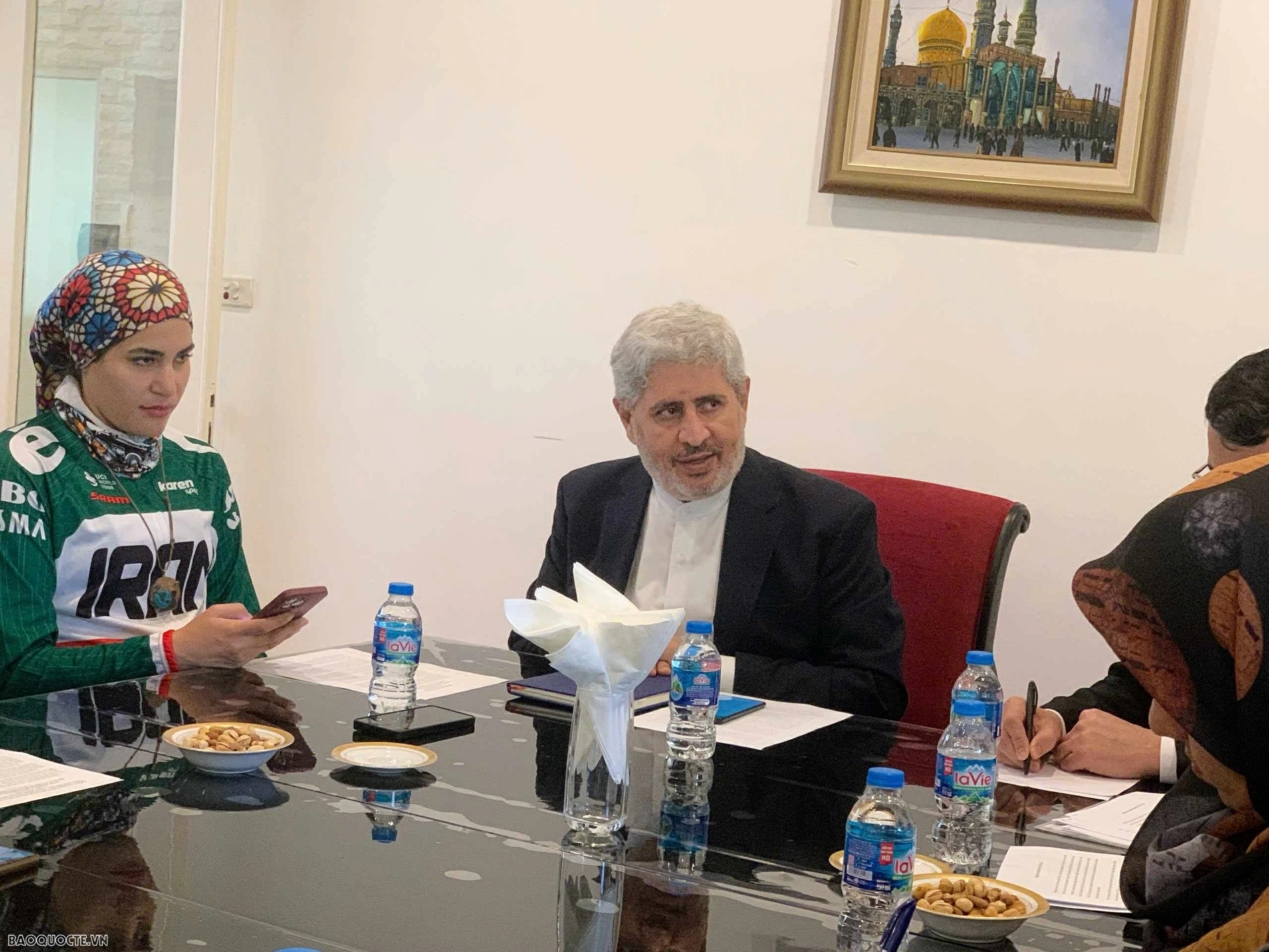 Het bevorderen van wederzijds begrip en het versterken van de banden tussen Vietnam en Iran. Tăng cường hiểu biết, gắn kết Việt Nam-Iran