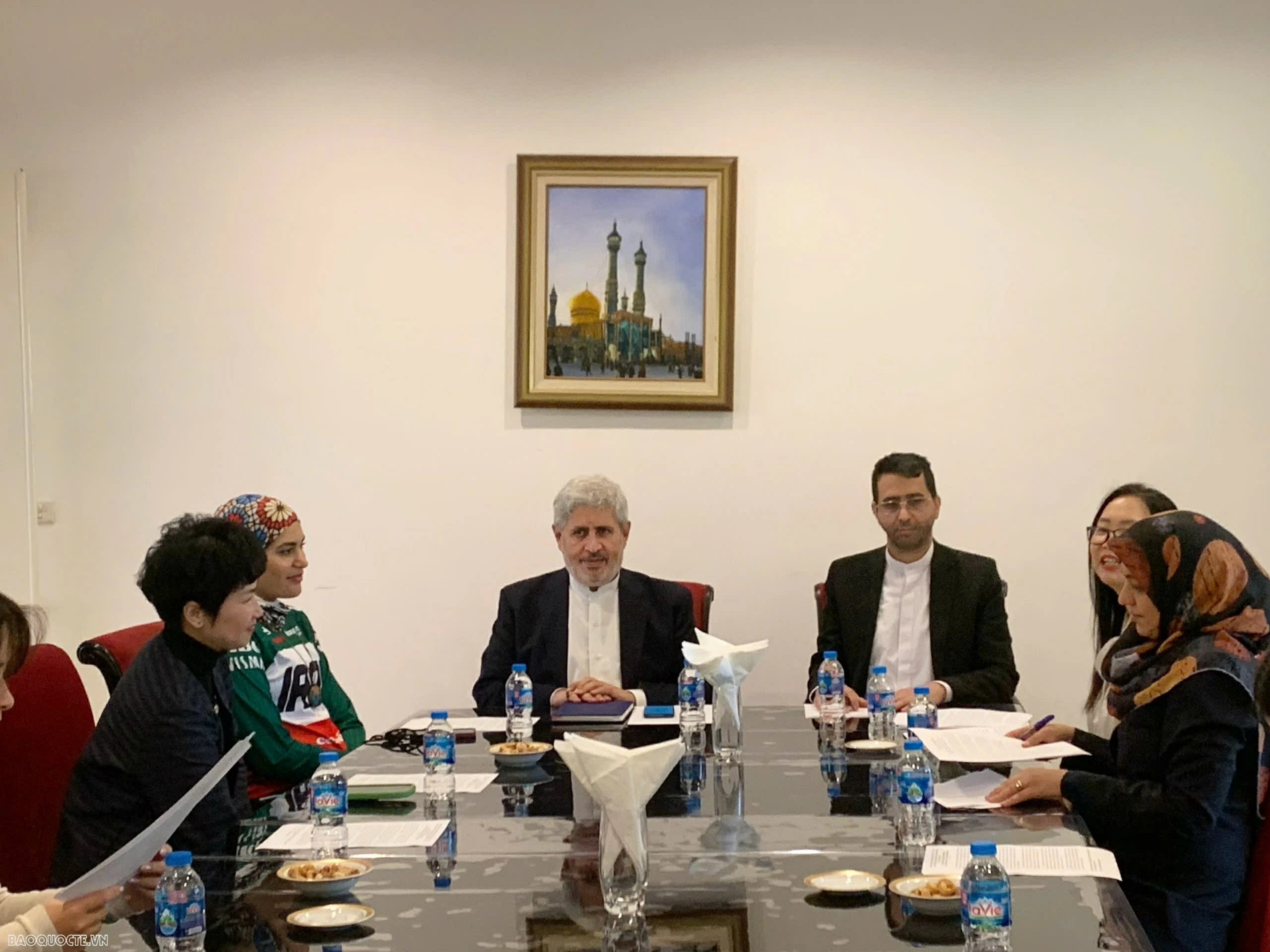 Het bevorderen van wederzijds begrip en het versterken van de banden tussen Vietnam en Iran. Tăng cường hiểu biết, gắn kết Việt Nam-Iran