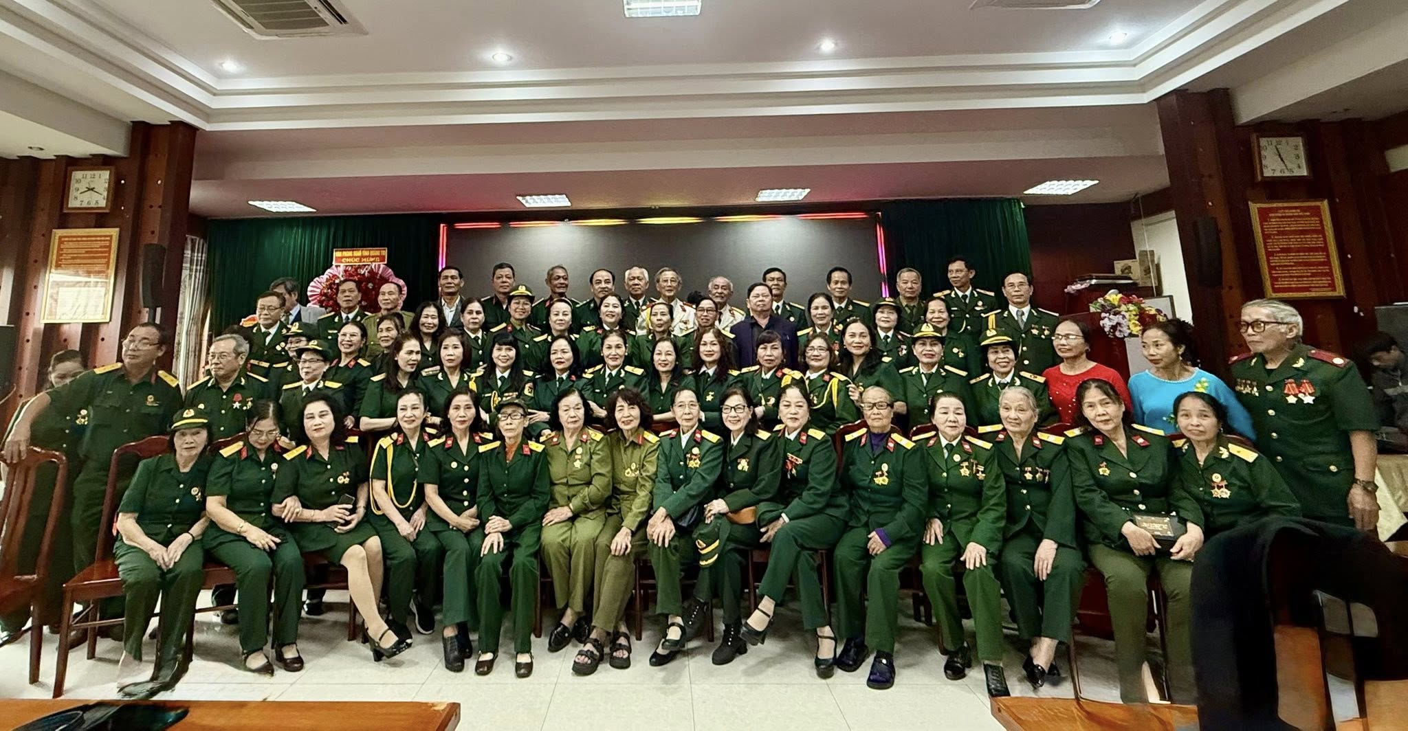 Soldiers playing musical instruments meet up, reminiscing about their vibrant youth - Photo: M.N