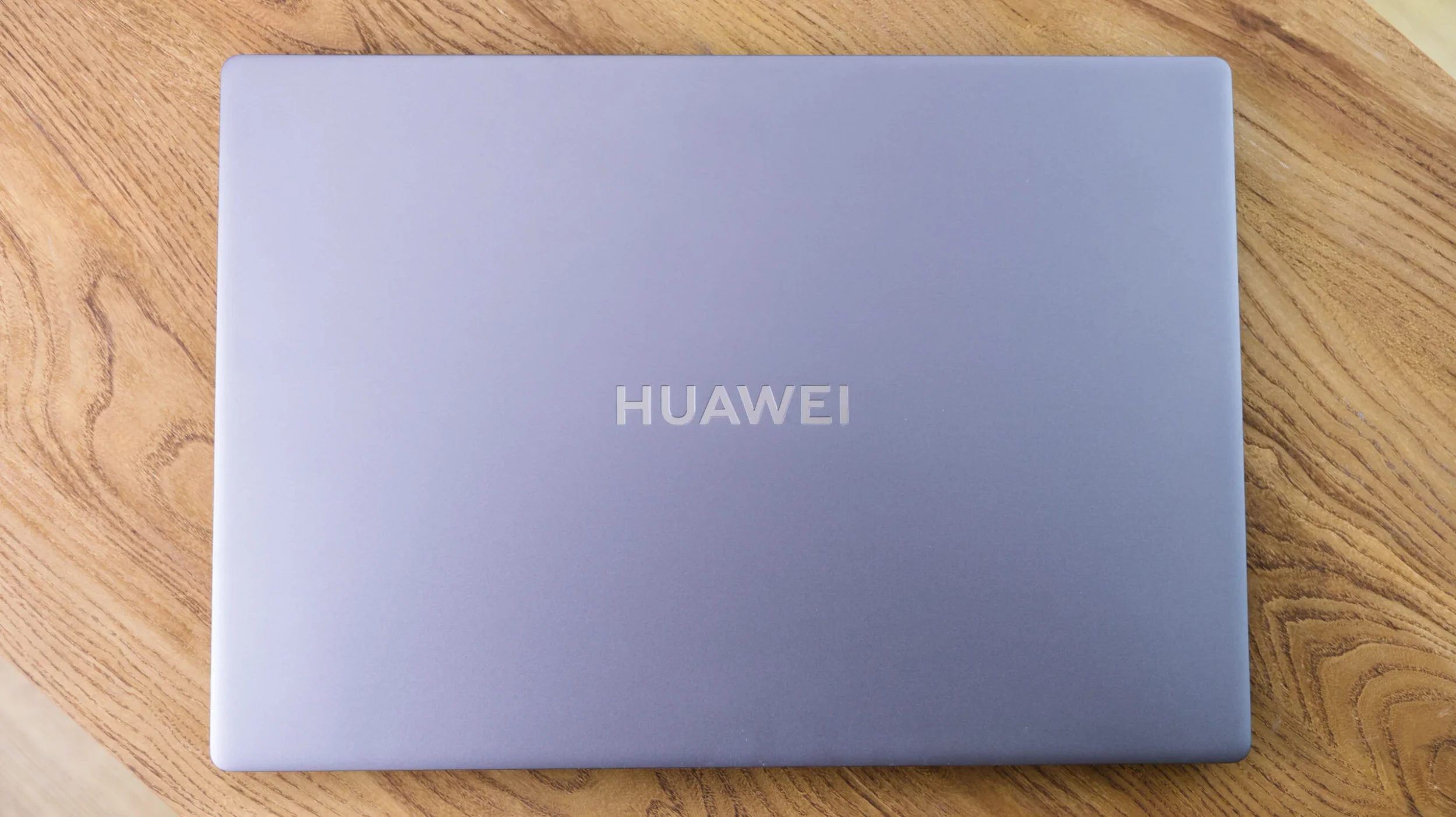 ל-Huawei MateBook D 16 2024 עיצוב מינימליסטי.