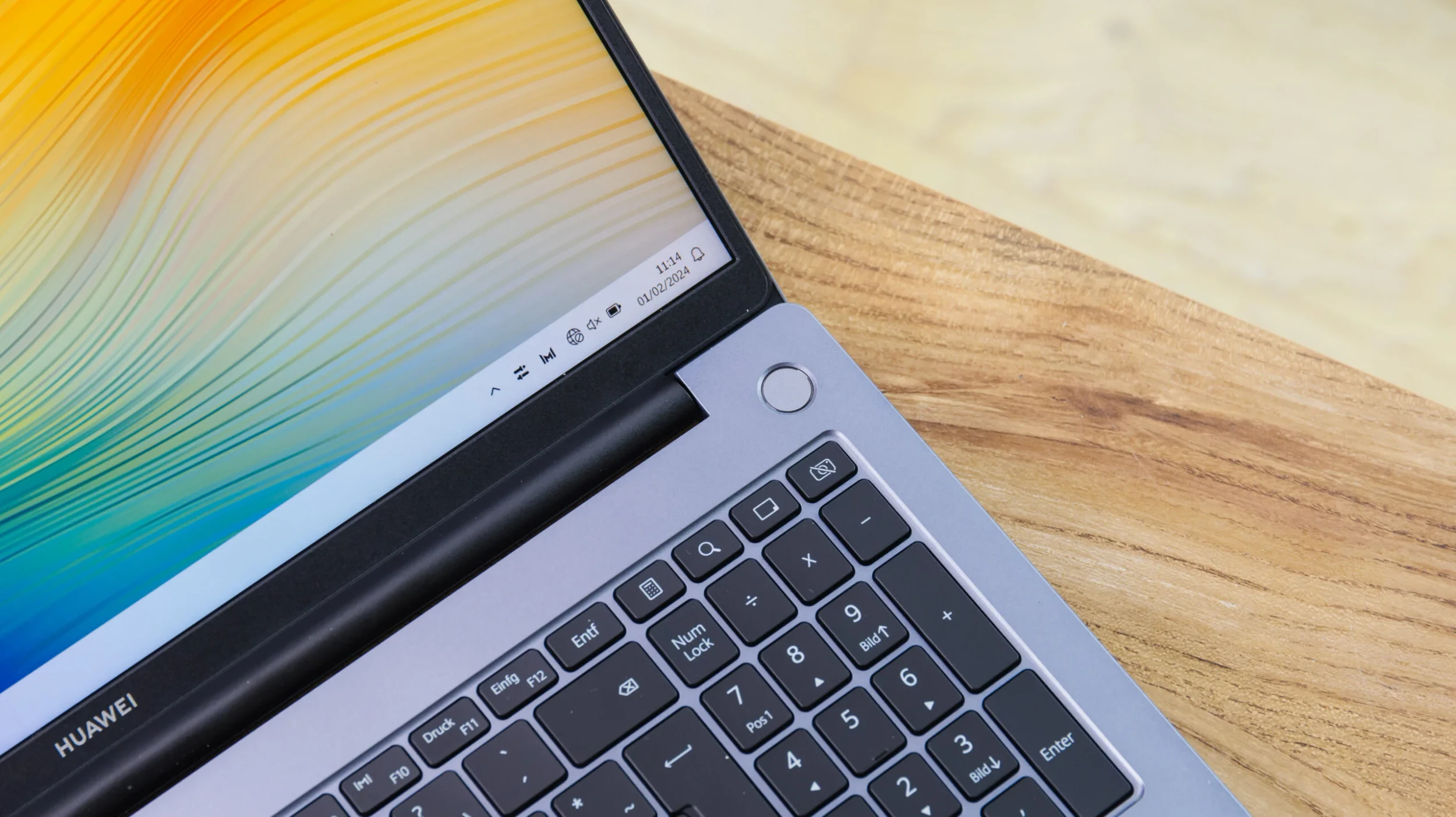 צבע אפור חלל על ה-MateBook D 16