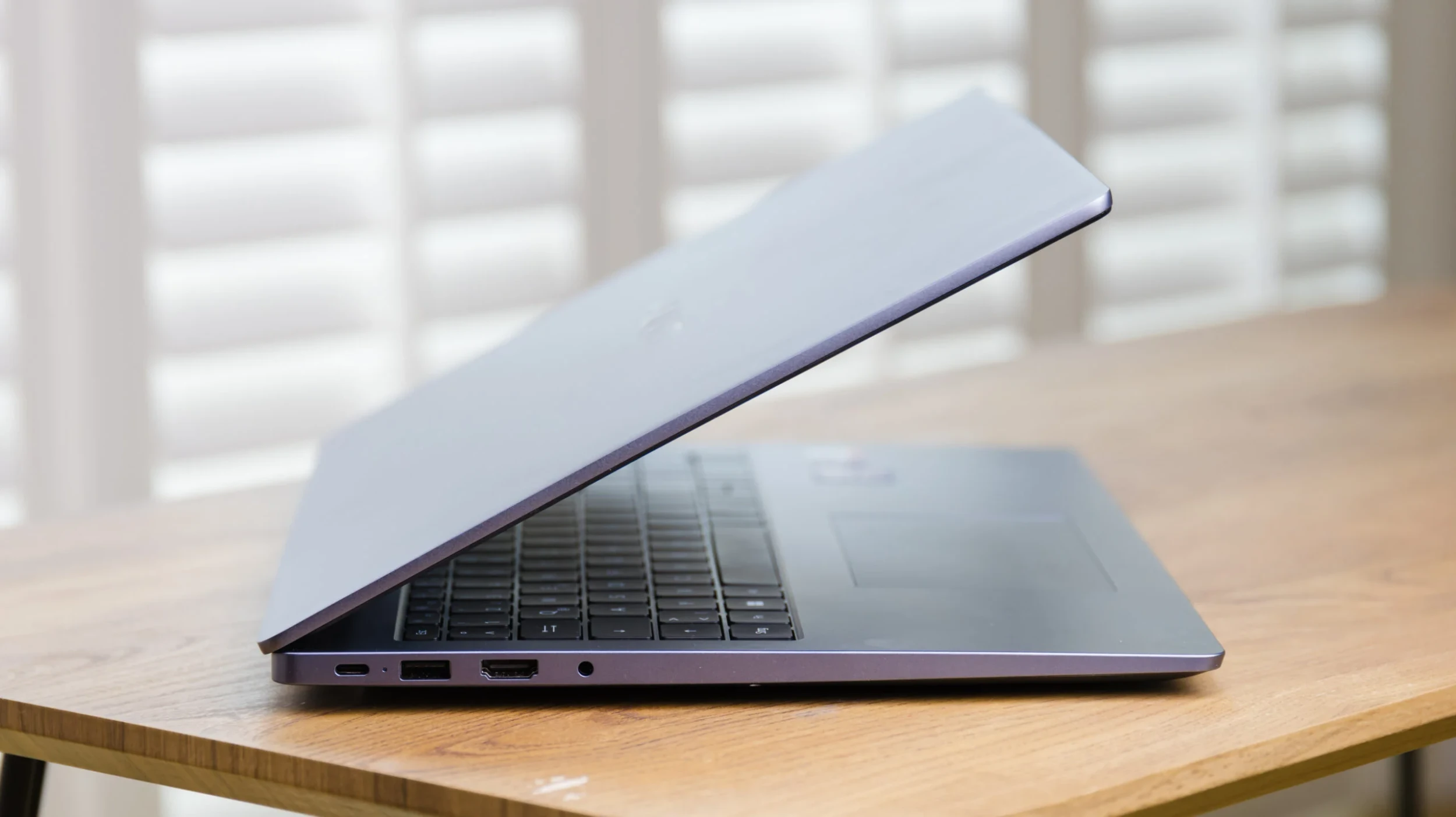 חיישן טביעות אצבע ומצלמת רשת ב-MateBook D 16
