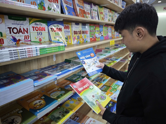 Một bộ sách giáo khoa thống nhất: Dạy học, thi cử có thay đổi? - Ảnh 2.