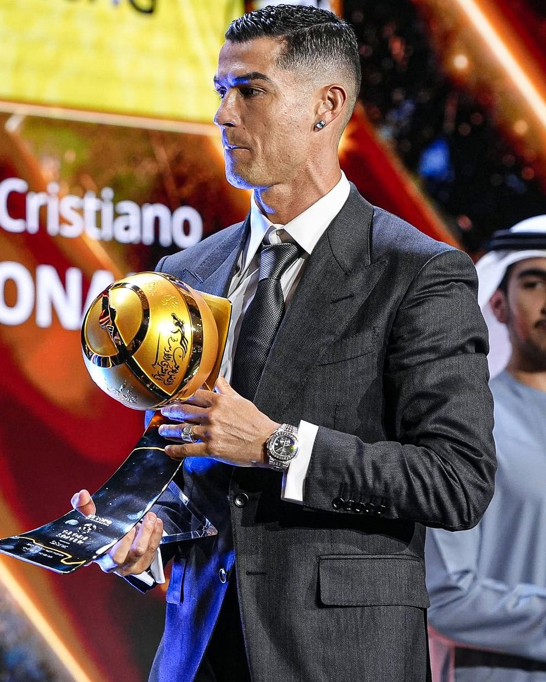 https://static-images.vnncdn.net/vps_images_publish/000001/000003/2025/12/29/ronaldo-2-200.jpg