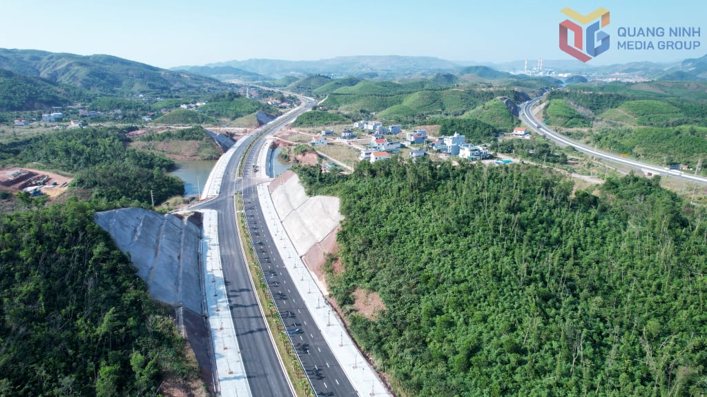 Silniční projekt spojující most Van Don 3 s oblastí přesídlení Doan Ket je připraven k technickému otevření. Foto: Thanh Cong