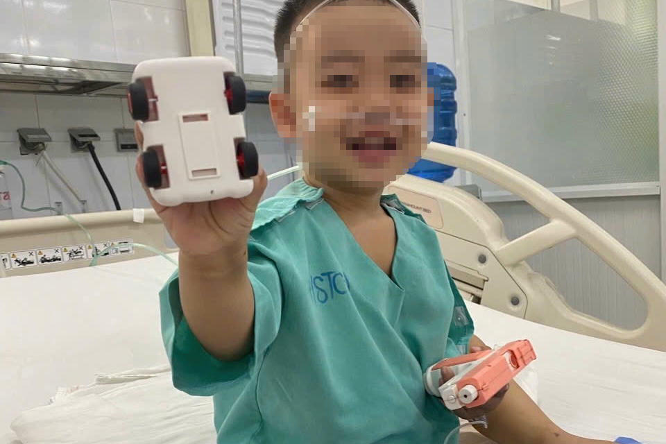 Bé K hiện đã bình phục hoàn toàn.