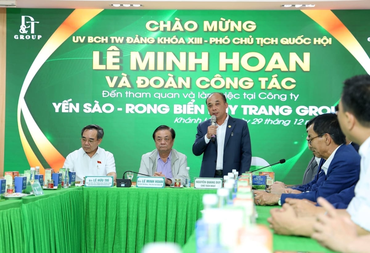Ông Nguyễn Quang Duy, Tổng Giám đốc DT Group báo cáo tại buổi làm việc. Ảnh: KS.