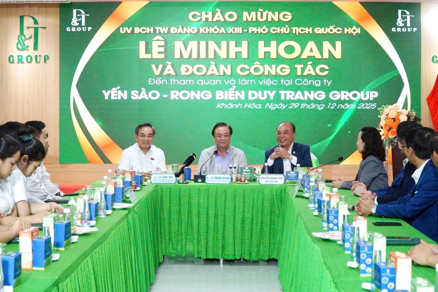 国会副議長のレー・ミン・ホアン氏がデュイ・トラン・グループ社を訪問し、業務にあたる。