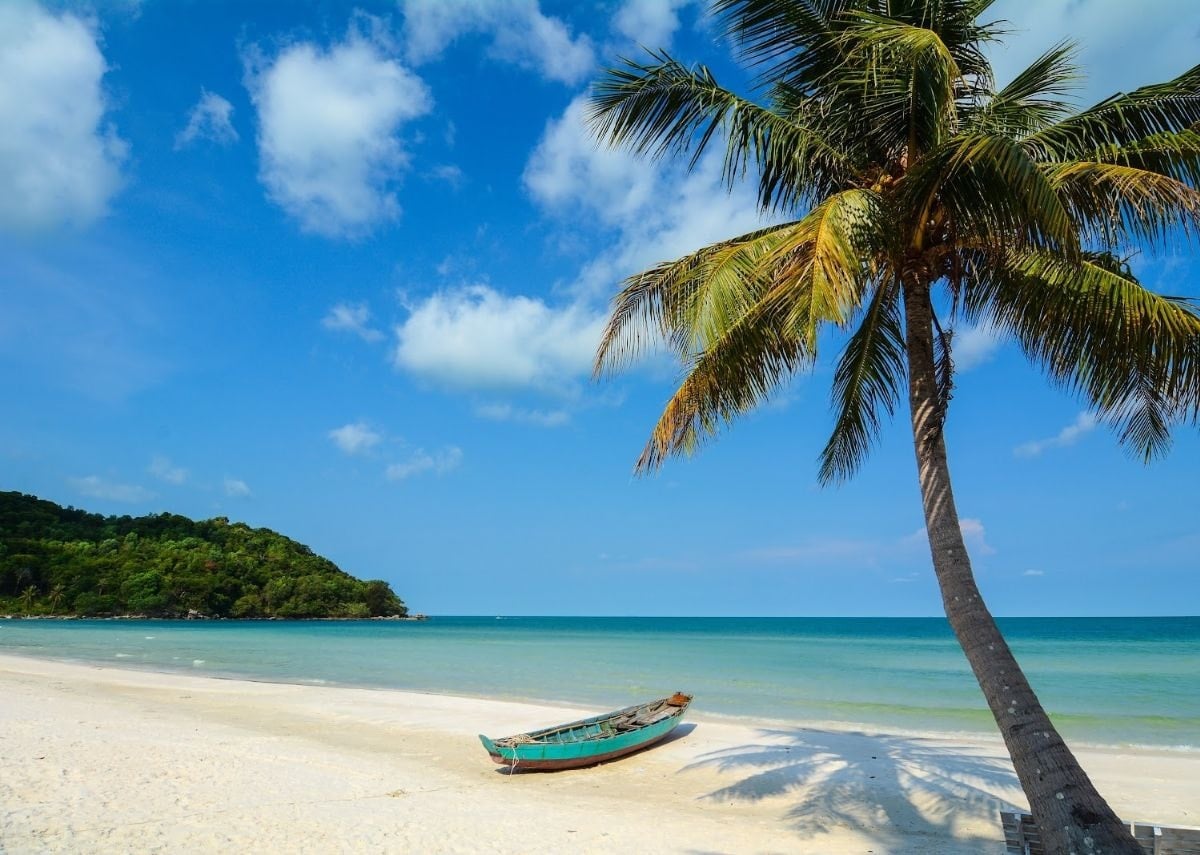 La spiaggia di Sao a Phu Quoc ha acque turchesi.