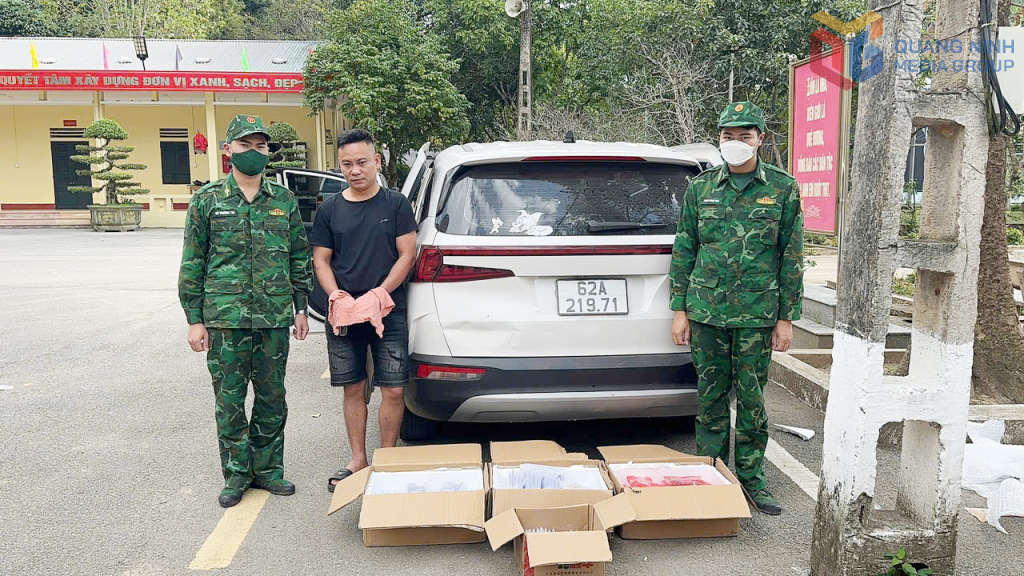 Quang Ninh Border Guard arrested a case of illegal transportation of mobile phones and phone components worth over 1.3 billion VND on December 21, 2025. Photo: Nguyen Chien