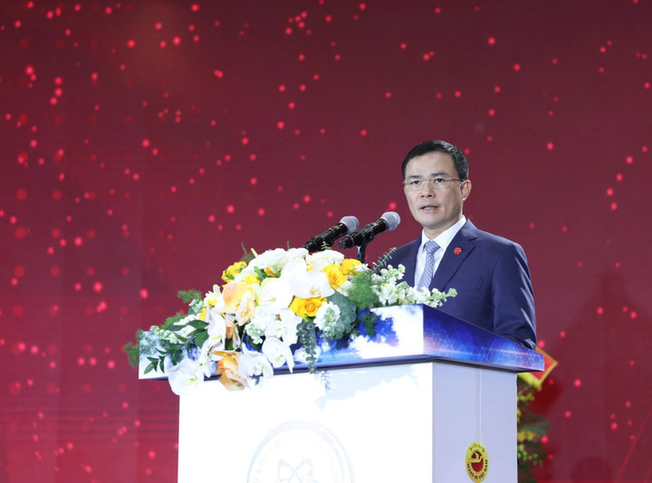 Il signor Tao Duc Thang, presidente del Gruppo Viettel, è intervenuto al Forum nazionale sullo sviluppo delle imprese tecnologiche vietnamite 2025.