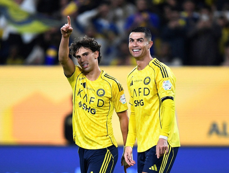 Pha ghi bàn may mắn giúp Ronaldo tiến sát cột mốc 1.000 bàn thắng - Ảnh 1.