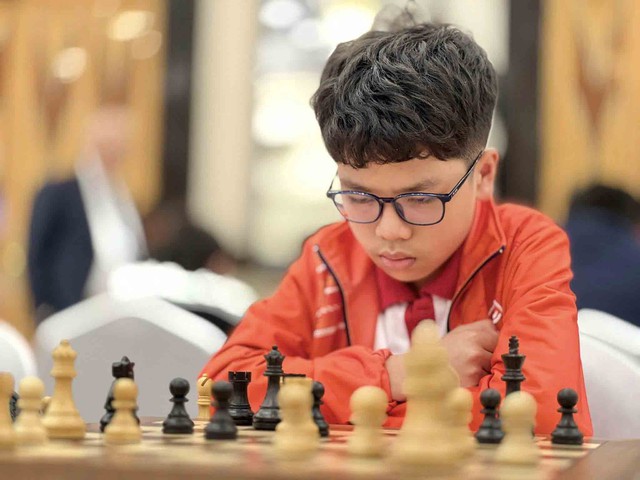 Imponujący 14-letni szachista Dau Khuong Duy - Zdjęcie 1.