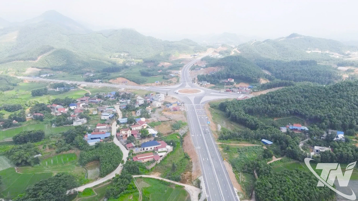 Dieser Verkehrsknotenpunkt befindet sich an der Route, die die Provinzen Bac Ninh, Thai Nguyen und Phu Tho verbindet.