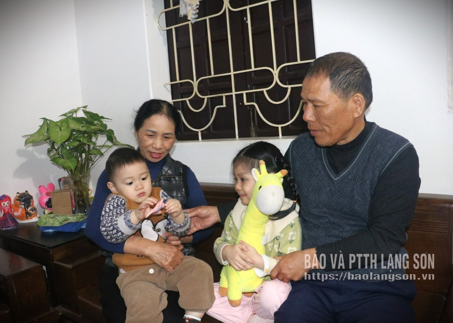 Familjen till Ms. Dang Thi Hien (medlem i äldreföreningen i Block 18, Dong Kinh-distriktet) har i många år i rad erkänts som en exemplarisk kulturell familj.