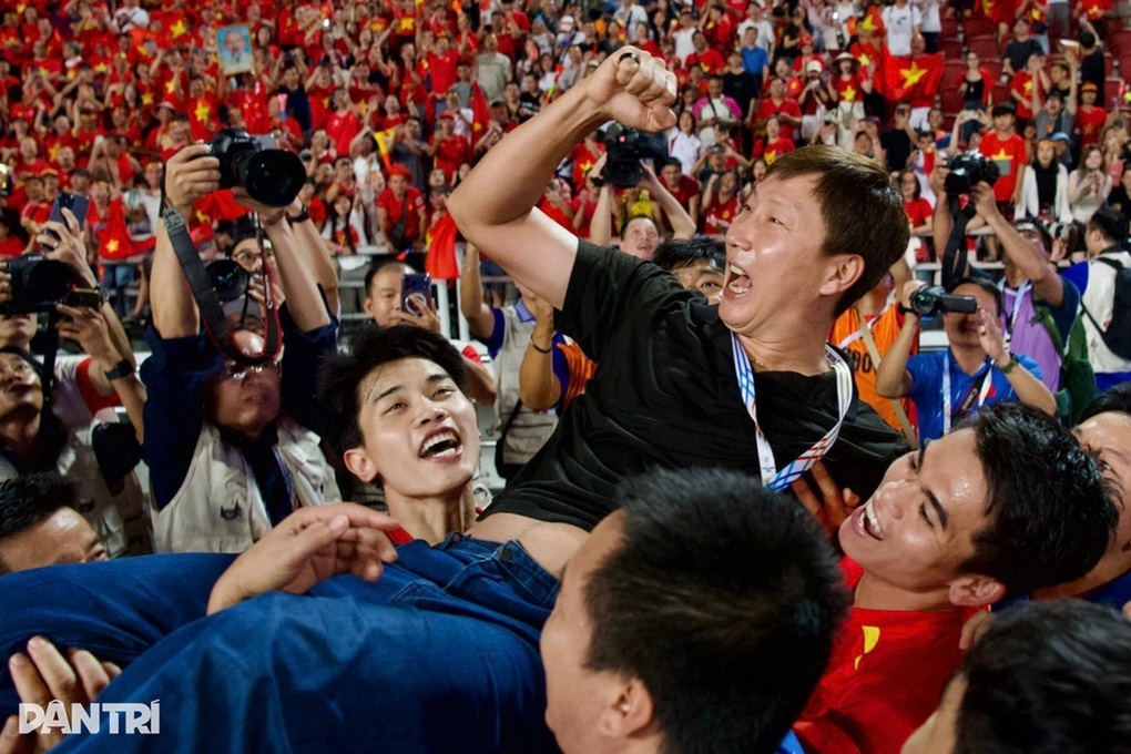 หนังสือพิมพ์ไทยหวนกลับมาพูดถึงการคว้าเหรียญทองของทีม U22 เวียดนาม และเรื่องอื้อฉาวเกี่ยวกับการโกงในการแข่งขันกีฬาซีเกมส์